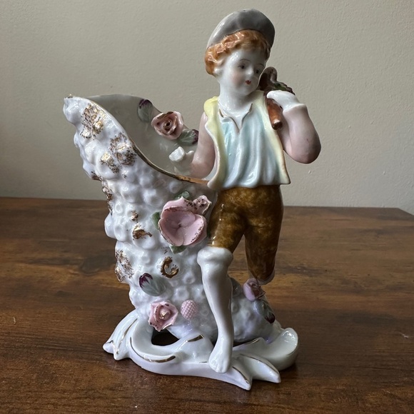 Porcelain Figurine with Floral Details - Picture 1 of 3